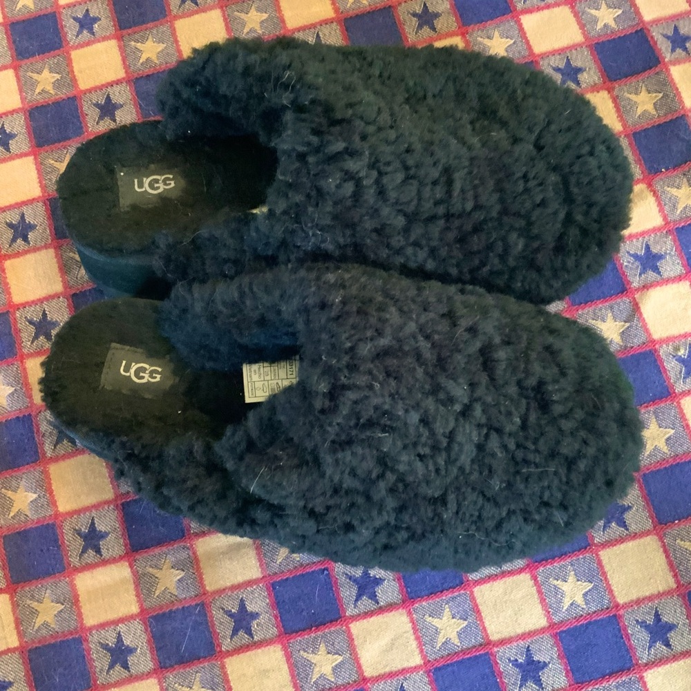 Ugg Slippers, “maxi curl” 6